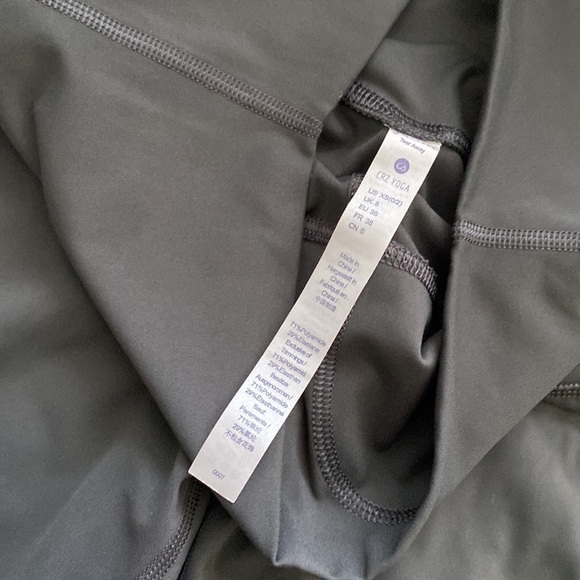 EUC CRZ YOGA XS Naked Feeling Bike Shorts 8 Inches High Waisted Grey Olive - Picture 4 of 5